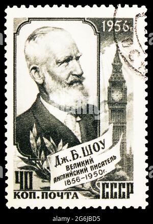 MOSCA, RUSSIA - 21 MARZO 2020: Francobollo stampato in Unione Sovietica mostra George Bernard Shaw (1856-1950), drammaturgo irlandese, grandi figure del mondo Foto Stock