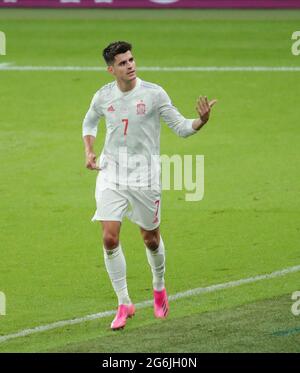 ALVARO MORATA CELEBRA L'EQUALIZZATORE, ITALIA V SPAGNA, 2021 Foto Stock