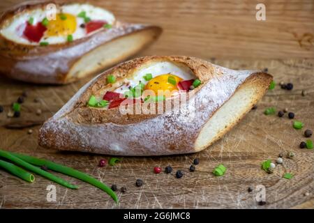 Sandwich all'uovo, colazione, pane tostato, uova, pancetta Foto Stock