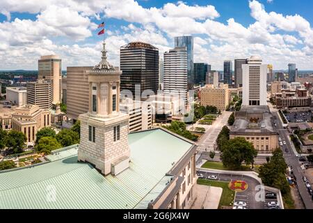 Vista aerea del Campidoglio di Nashville e dello skyline Foto Stock