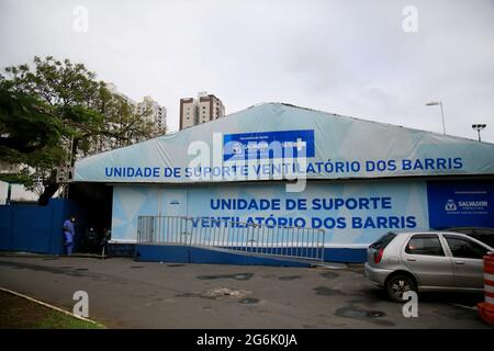 salvador, bahia, brasile - 6 luglio 2021: Unità di supporto ventilatorio per le persone infettate dal virus della corona nella città di Salvador. *** Captio locale Foto Stock