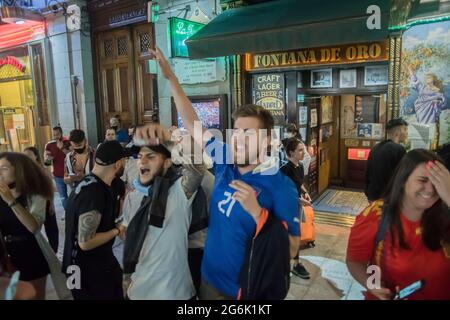 La squadra di calcio spagnola è scesa martedì nella semifinale Euro 2020 dopo aver perso in Italia nel tirone di rigore (4-2) dopo una partita (1-1), tenutasi a Wembley, dove la squadra di Luis Enrique meritava una fortuna migliore. La Spagna ha dominato nella prima metà e ha goduto di buone possibilità, ma è stata l'Italia a colpire per primo sul tabellone. Fu nella seconda metà quando Federico Chiesa -a 60 minuti- approfittò di un contrattacco per battere Unai Simón con un colpo con un filo. L'obiettivo sembrava definitivo. Tuttavia, il team di Luis Enrique Martínez ha trovato l'equalizzatore nell'ottantesimo minuto nelle scarpe di Álvaro Morata, che Foto Stock