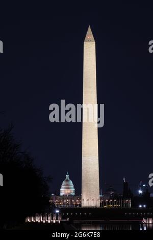 Washington Monument l'edificio più alto di notte a Washington DC Foto Stock