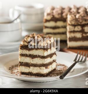 Torta tiramisù. Gateau con strato di cioccolato e caffè. Foto Stock