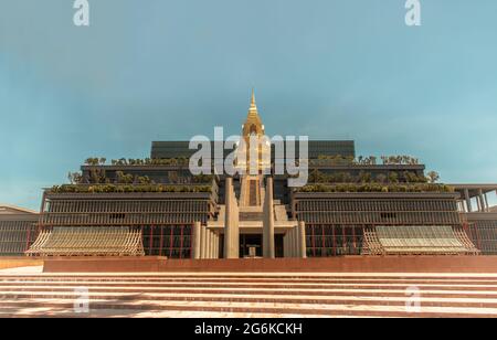 Bangkok, thailandia - 03 Lug 2021 : Sappaya-Sapasathan (nuovo Parlamento con la pagoda d'oro). Ufficio governativo, Assemblea Nazionale, la nuova attraente la Foto Stock