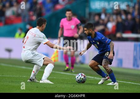 Londra, Inghilterra. 06/07/2021, Lorenzo Insigne (Italia)Cesar Azpilicueta (Spagna) durante il Campionato europeo UEFA '2020 Semifinali match tra Italia 5-3 Spagna al Wembley Stadium il 06 luglio 2021 a Londra, Inghilterra. Credit: Maurizio Borsari/AFLO/Alamy Live News Foto Stock