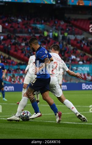 Londra, Inghilterra. 06/07/2021, Lorenzo Insigne (Italia)Cesar Azpilicueta (Spagna) durante il Campionato europeo UEFA '2020 Semifinali match tra Italia 5-3 Spagna al Wembley Stadium il 06 luglio 2021 a Londra, Inghilterra. Credit: Maurizio Borsari/AFLO/Alamy Live News Foto Stock