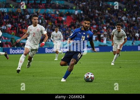 Londra, Inghilterra. 06/07/2021, Lorenzo Insigne (Italia)Cesar Azpilicueta (Spagna) durante il Campionato europeo UEFA '2020 Semifinali match tra Italia 5-3 Spagna al Wembley Stadium il 06 luglio 2021 a Londra, Inghilterra. Credit: Maurizio Borsari/AFLO/Alamy Live News Foto Stock
