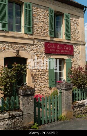 Café des Arts, l'École Buissonnière, Vitrac bourg, Dordogna, Francia Foto Stock