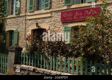 Café des Arts, l'École Buissonnière, Vitrac bourg, Dordogna, Francia Foto Stock