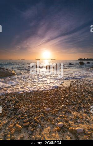 Bella cloudscape sul mare, sunrise shot Foto Stock