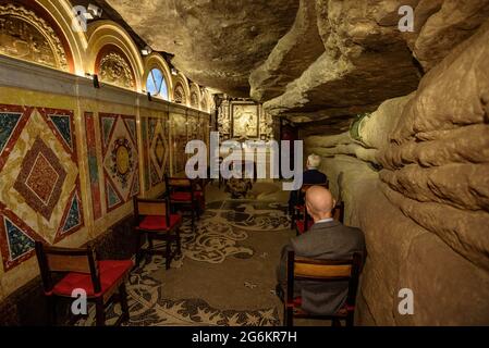 Grotta di Sant'Ignazio a Manresa. Interno della grotta (la Coveta) dove Ignazio di Loyola scrisse i suoi esercizi spirituali (Manresa, Barcellona, Spagna) Foto Stock