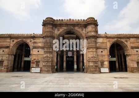 Jama Masjid, conosciuta anche come Moschea di Jumah, moschea costruita nel 1424 durante il regno di Ahmad Shah I. Ahmedabad, Gujarat, India Foto Stock