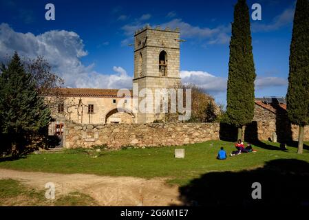 Il santuario di Corredor, in cima al massiccio del Corredor in inverno a mezzogiorno (Maresme, Barcellona, Catalogna, Spagna) ESP: El santuario del Corredor Foto Stock