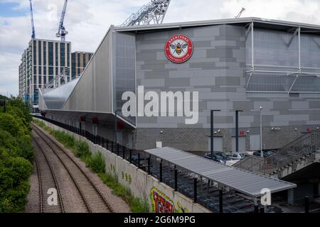 Londra, Regno Unito - 6 luglio 2021: Fuori dal Brentford Community Stadium, sede del Brentford Football Club Foto Stock
