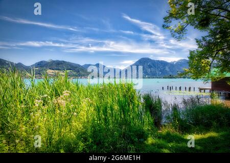 DE - BAVIERA: Lago di Tegernsee a Bad Wiessee con la montagna di Wallberg sullo sfondo (HDR-Photography) Foto Stock