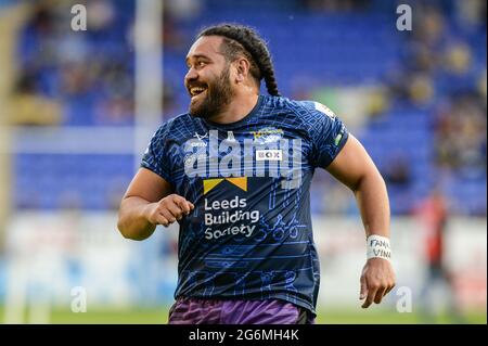 Warrington, Inghilterra - 5 luglio 2021 - Konrad Hurrell (4) dei Leeds Rhinos durante il warm up nella Rugby League Betfred Super League Warrington Wolves vs Leeds Rhinos allo stadio Halliwell Jones, Warrington, Regno Unito Dean Williams/Alamy Live Foto Stock