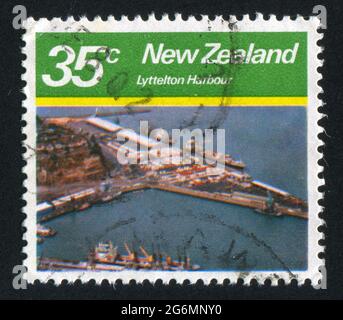 NEW ZEALAND - CIRCA 1980: Francobollo stampato dalla Nuova Zelanda, mostra Harbors, Lyttelton, circa 1980 Foto Stock