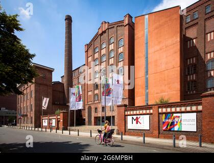 Il Museo MKM Kueppersmuehle nel porto interno di Duisburg, Nord Reno-Westfalia, Germania. Si tratta di un ex edificio di stoccaggio. Das MKM Museo Kueppers Foto Stock