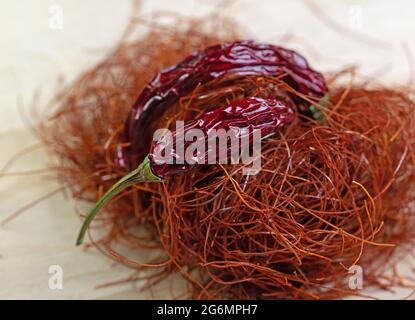 Filetti di chili e cialda di chili in un primo piano Foto Stock