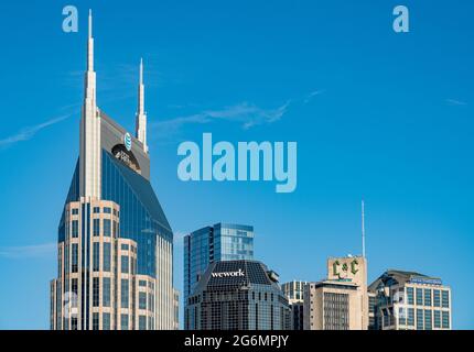 Nashville, Tennessee - 28 giugno 2021: Dettaglio degli edifici principali del quartiere finanziario del centro di Nashville Foto Stock