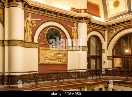 Nashville, Tennessee - 28 giugno 2021: Lavori di restauro all'interno della vecchia Union Station di Nashville, ora un hotel Foto Stock