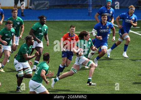 Cardiff, Regno Unito. 07 luglio 2021. Alex Soroka d'Irlanda fa una pausa. 2021 Six Nations U20 Championship round 4, Italia contro Irlanda al BT Sport Cardiff Arms Park di Cardiff, Galles del Sud, mercoledì 7 luglio 2021. pic di Andrew Orchard/Andrew Orchard sports photography/Alamy Live news Credit: Andrew Orchard sports photography/Alamy Live News Foto Stock