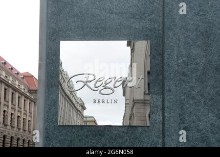 Segno di Hotel Regent a Berlino, Germania, Europa Foto Stock