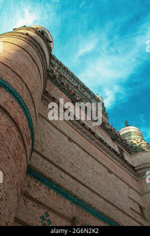 Vista verticale del Santuario di Shah RukN-e-Alam Punjab Multan Foto Stock