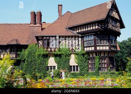 Palazzo Cecilienhof nel nuovo Giardino di Potsdam Foto Stock