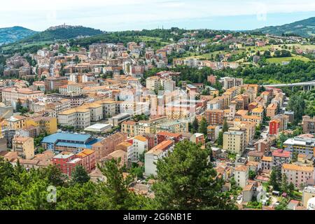 Veduta dall'alto della città di Campobasso, capoluogo di provincia del Molise. Campobasso, Molise, Italia, Europa Foto Stock