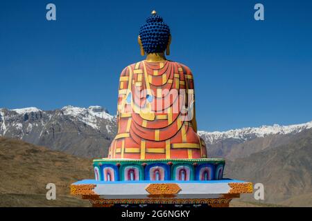 Statua di Buddha nel villaggio di Langza nella Valle degli Spiti, Himachal Pradesh, India. Foto Stock