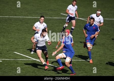 Cardiff, Regno Unito. 07 luglio 2021. Ross McKnight di Scozia (l) in azione. 2021 Six Nations U20 Championship round 4, Francia contro Scozia al BT Sport Cardiff Arms Park di Cardiff, Galles del Sud mercoledì 7 luglio 2021. pic di Andrew Orchard/Andrew Orchard sports photography/Alamy Live news Credit: Andrew Orchard sports photography/Alamy Live News Foto Stock