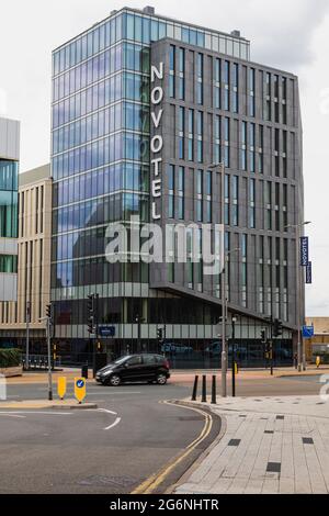 Un'immagine di uno dei molti nuovi edifici che hanno caratterizzato in molte parti di Leicester durante un progetto di rigenerazione per la Città. Foto Stock