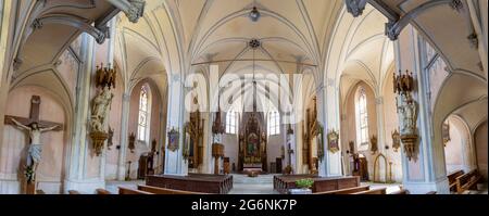 ZAKUPY, CZECHIA, GIUGNO 20 2021, l'interno della Chiesa dei Santi Fabian e Sebastian, stile neo-gotico. Foto Stock