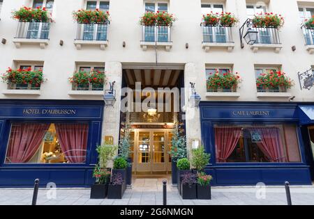 Hotel Aubusson situato nel cuore di Saint-Germain-des-Pres, nell'elegante 6° arrondissement di Parigi, in un palazzo storico accuratamente restaurato Foto Stock