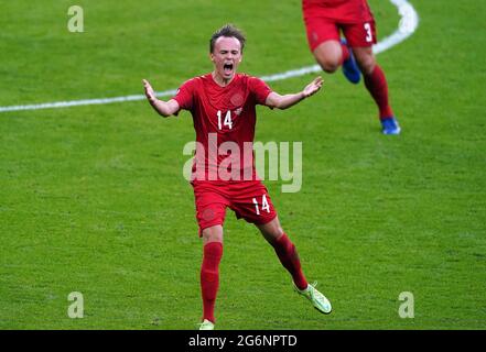 Il danese Mikkel Damsgaard celebra il primo gol della partita durante la partita semifinale UEFA Euro 2020 al Wembley Stadium di Londra. Data immagine: Mercoledì 7 luglio 2021. Foto Stock