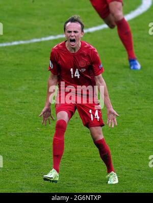 Il danese Mikkel Damsgaard celebra il primo gol della partita durante la partita semifinale UEFA Euro 2020 al Wembley Stadium di Londra. Data immagine: Mercoledì 7 luglio 2021. Foto Stock