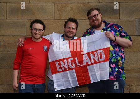 Newcastle upon Tyne, Regno Unito, 7th luglio 2021, Inghilterra Fans, Euro 2020 Football tournament Fever grip Inghilterra Fans a Newcastle upon Tyne, Inghilterra play Danimarca in Euro 2020 semifinale, Credit: DEW/Alamy Live News Foto Stock
