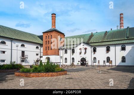 Cantiere di una vecchia birreria tradizionale a Zwierzniec, Polonia. Edificio industriale monumentale. Foto Stock