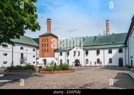 Cantiere di una vecchia birreria tradizionale a Zwierzniec, Polonia. Edificio industriale monumentale. Foto Stock