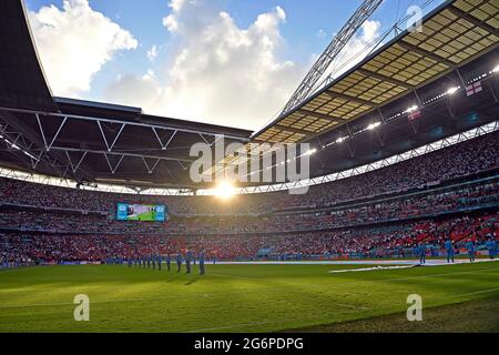 Panoramica dello stadio con ranghi quasi pieni, stand, interni dello stadio. 65,000 spettatori sono stati ammessi. Semifinale, gioco M50, Inghilterra (ENG) - Danimarca (DEN) 2-1 NV su 07.07.2021 a London/Wembley Stadium. Football EM 2020 dal 06/11/2021 al 07/11/2021. Foto Stock