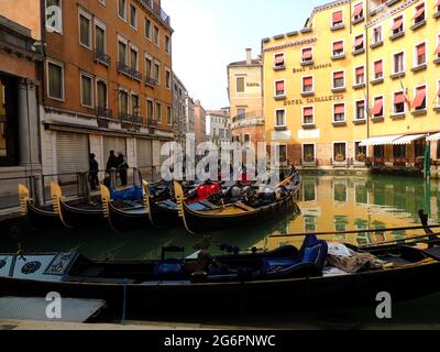 Un parcheggio in gondola dietro il Best Western Hotel cavalletto, Venezia, Italia (foto scattata nel 2014) Foto Stock