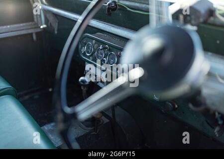 Vista interna di una Land Rover vintage, Nottinghamshire, UK Foto Stock