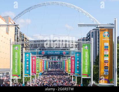 Londra, Regno Unito. 7 luglio 2021. Vista generale fuori dallo stadio in vista della partita semifinale del Campionato UEFA Euro 2020 tra Inghilterra e Danimarca allo stadio di Wembley. Credit: Michael Tubi/Alamy Live News Foto Stock