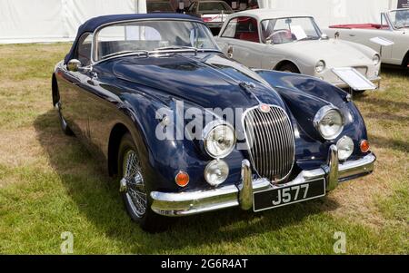 Vista frontale di tre quarti di una Jaguar XK150S del 1958, in mostra al London Classic Car Show 2021 Foto Stock