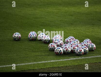 Londra, Regno Unito, 7 luglio 2021. Londra, Regno Unito. 07 luglio 2021. Matchball d'argento all'incontro semifinale UEFA EURO 2020 Inghilterra/Danimarca al Wembley Stadium di Londra, Regno Unito, il 7 luglio 2021. Credit: Paul Marriott/Alamy Live News Credit: Paul Marriott/Alamy Live News Foto Stock
