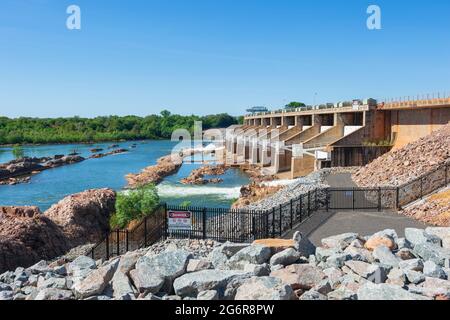 Vista della diga sul fiume Ord, vicino a Kununurra, regione di Kimberley, Australia occidentale, WA, Australia Foto Stock