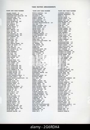 Seconda pagina di piano tavolo inserita nel programma per gli ospiti al Premiere e Supper Party for the Motion Picture Relief Fund presso l'International Ballroom del Beverly Hilton Hotel mercoledì 28 ottobre 1964 a seguito della prima Hollywood di AUDREY HEPBURN e REX HARRISON nella MIA FIERA LADY 1964 regista GEORGE CUKOR dal musical di Broadway adattato dalla riproduzione Pygmalion di George Bernard Shaw sceneggiatura libro e testi Alan Jay Lerner musica Frederick Loewe produzione design e costumi Cecil Beaton produttore Jack L.Warner Warner Bros. Foto Stock