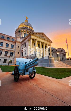 Il Campidoglio dello stato del Mississippi a Jackson, Mississippi, Stati Uniti al crepuscolo. Foto Stock
